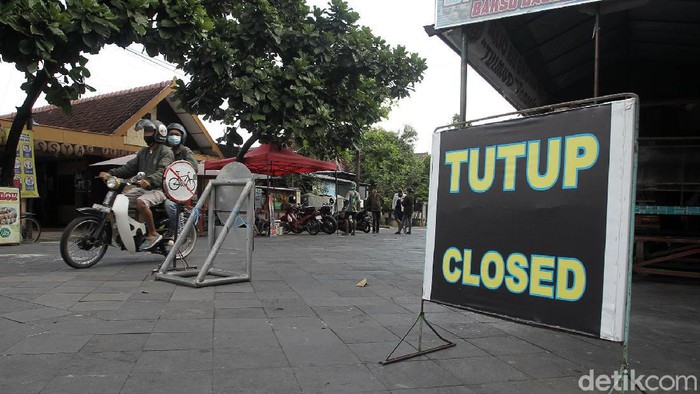 Peningkatan kasus positif COVID-19 di Yogyakarta berdampak terhadap destinasi wisata. Keraton Yogyakarta ditutup sementara untuk wisatawan.
