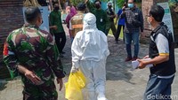Warga diizinkan mengadakan hajatan dengan catatan jumlah tamu dibatasi, protokol COVID, makanan dibawa pulang dan dilakukan rapid anti gen.