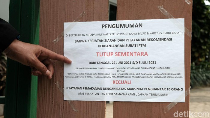 Ingat! Ziarah di TPU Jakarta Dilarang Selama PPKM Diperketat Pemprov DKI melarang aktivitas ziarah kubur ke TPU selama pengetatan PPKM Mikro. Larangan diberlakukan hingga 5 Juli mendatang.
