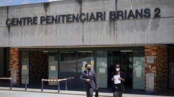 “Saya menyalahkan otoritas AS atas tragedi ini. Karena tuduhan yang dimotivasi politik padanya, suami saya kini tewas,” kata dia. Foto: AP/Joan Mateu