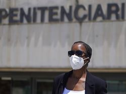 Istri John McAfee Tak Percaya Suaminya Bunuh Diri, Ini Alasannya