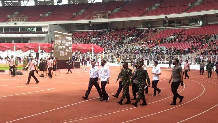 Jokowi Tinjau Vaksinasi Massal Warga KTP DKI di GBK