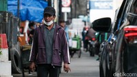 Padahal, penggunaan masker yang benar bisa mencegah penularan COVID-19. Kasus COVID-19 belum menunjukkan penurunan tren. Malahan hari ini bertambah 21.095 kasus.