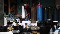 Saat ini depot itu fokus melayani pengisian tabung oksigen bagi warga yang dirawat di rumah.