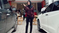Awal Februari 2021, Olla membuka bisnis kuliner bernama Kedai Cabai. Menunya ragam makanan rumahan dengan sambal yang pedas segar.
