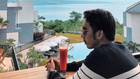Panji Komara belakangan ramai diperbincangkan karena diisukan selingkuh dengan istri komedian Sule, Nathalie Holscher. Foto: Instagram @panjikomara