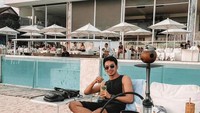 Panji Komara sering traveling ke berbagai tempat, saat traveling pun ia tak pernah ketinggalan untuk cicip kuliner di sana. Foto: Instagram @panjikomara
