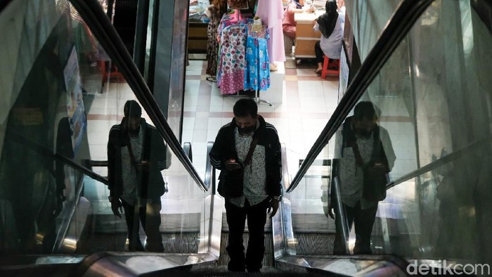 Pasar Tanah Abang saat Pengetatan PPKM PPKM di DKI Jakarta tengah diperketat menyikapi ledakan kasus COVID-19. Pasar Tanah Abang pun terlihat relatif lengang.