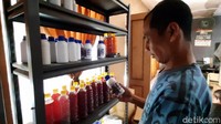 Menurut perajin, pembuatan sari lerak ini karena eksistensi batik masih tetap terjaga di era modern. Bahkan batik bisa diadaptasikan untuk menjadi busana modern atau kekinian.