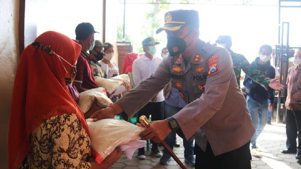 Semangatnya Warga Ngawi Divaksinasi Dapat Bantuan Beras