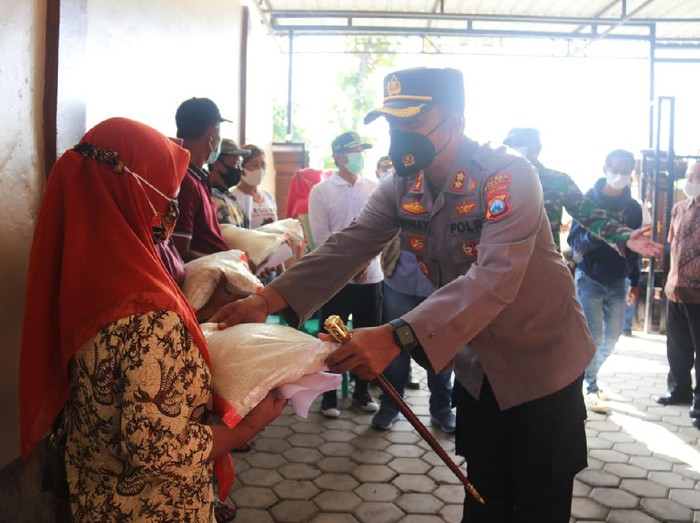 Semangatnya Warga Ngawi Divaksinasi Dapat Bantuan Beras