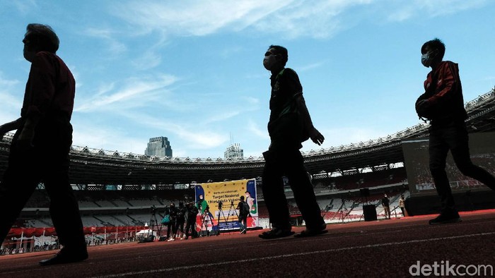 Stadion GBK Disulap Jadi Lokasi Vaksinasi Massal COVID-19 Vaksinasi massal COVID-19 digelar bagi warga ber-KTP DKI Jakarta hari ini. Salah satu lokasi yang dipilih adalah Stadion Utama Gelora Bung Karno (GBK).