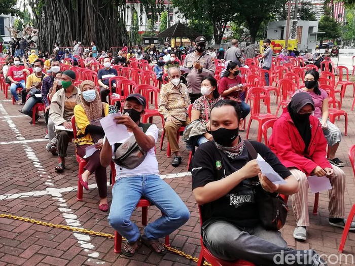 Vaksinasi massal di Balai Kota Solo, Sabtu (26/6/2021).
