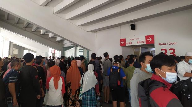 Vaksinasi massal di GBK