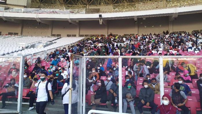 Vaksinasi massal di GBK