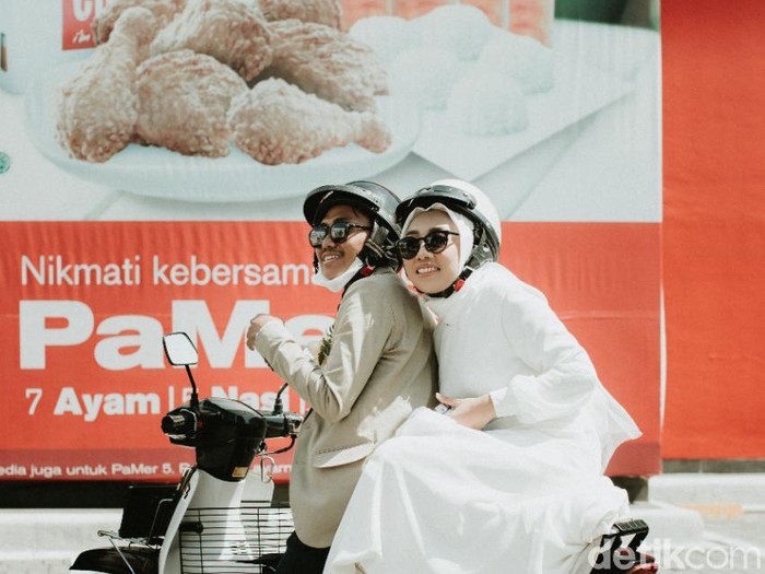 Viral pengantin sesi foto pernikahan di McDonalds bikin kagum. Viral pengantin sesi foto pernikahan di McDonalds bikin kagum.