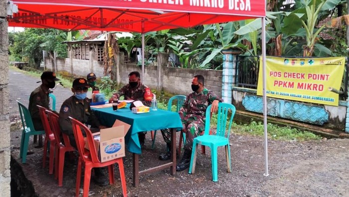 Warga suku Tengger menggelar ritual Nyadnya Kasada 1943 Saka. Perayaan yang digelar kali kedua di masa pandemi COVID-19 itu, berlangsung tertutup dan sederhana.