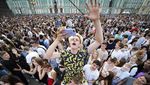 Nekat! Ratusan Wisudawan Rayakan Kelulusan Tanpa Masker di Rusia