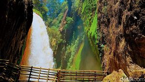 Foto Air Terjun di Bondowoso yang Seperti Ditelan Bumi