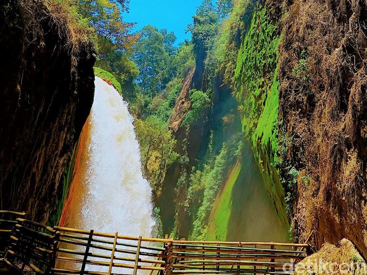 Foto Air Terjun di Bondowoso yang Seperti Ditelan Bumi