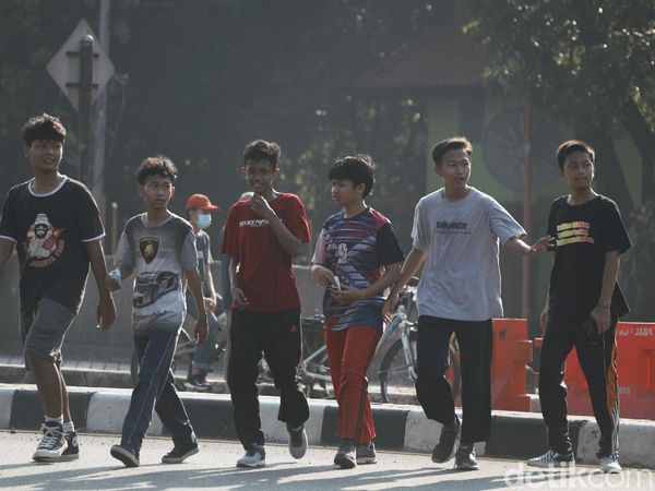 Duh, Anak-anak di Bekasi Ini Santuy Banget Nggak Pake Masker!