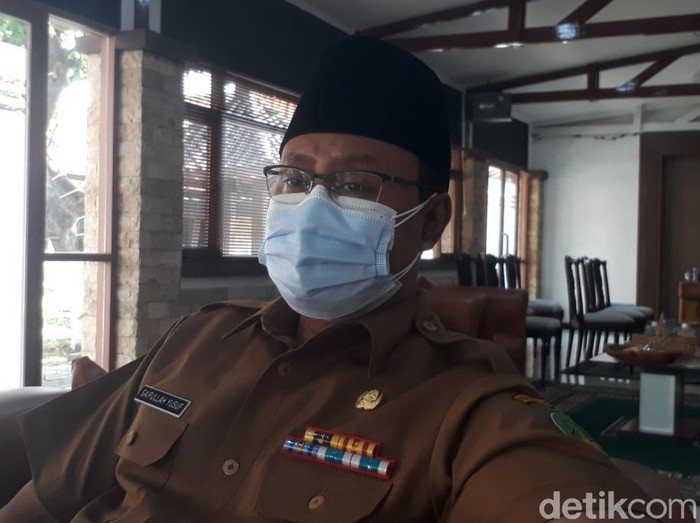 Lonjakan kasus COVID-19 terjadi hampir di semua daerah. Di Kota Pasuruan, kasus naik mulai pekan kedua Juni 2021.