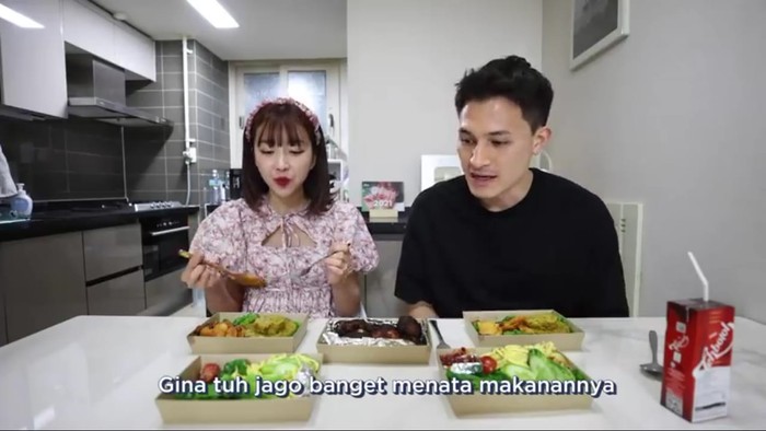 Hadiah Tumpeng Pernikahan Sunny and Chris Pasangan di Korea Ini Girang Dapat Hadiah Pernikahan Tumpeng, Ini Komentarnya