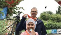 Akhirnya saya dan suami dapat medali