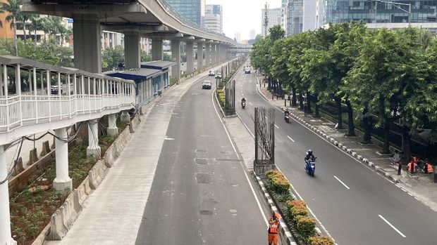 Lengangnya Jalan HR Rasuna Said, Kuningan, Jakarta Selatan, Minggu (27/6/2021).