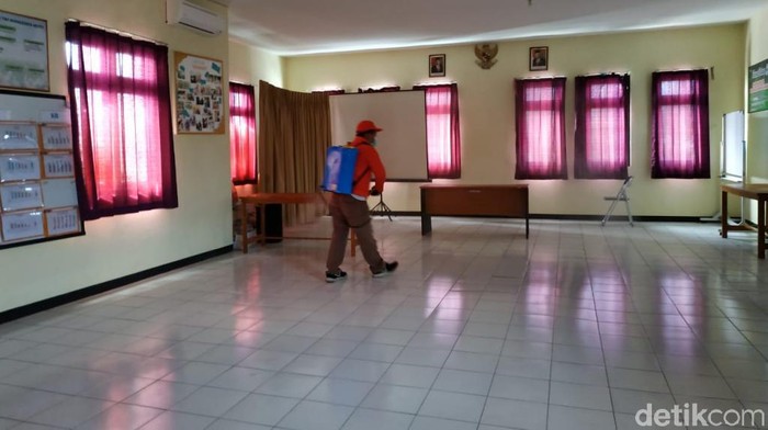 Enam nakes Puskesmas di Kabupaten Pasuruan dinyatakan positif COVID-19. Pelayanan Puskesmas ditutup sementara.