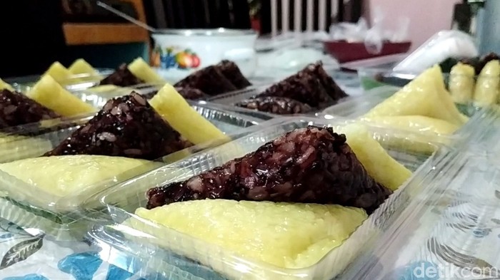 Lopis Pacitan Unik! Lupis Rasa Pacitan Ini Hanya Dijual di Hari Jumat dan Minggu