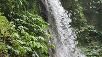 Melewati air terjun