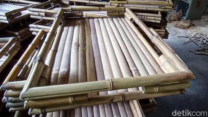 Nampan Bambu Asal Kulon Progo Ini Diminati Pasar Belanda Siapa sangka nampan berbahan bambu bikinan, Mujimin, warga Kulon Progo ini diminati konsumen Belanda. Setiap bulannya ia bisa mengekspor hingga 4.000 buah.