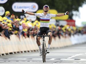 Pebalap Tuan Rumah Rebut Podium Pertama TDF 2021
