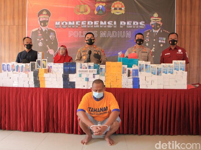 Seorang driver ojek online di Madiun melakukan pencabulan terhadap penumpangnya. Korban masih di bawah umur.
