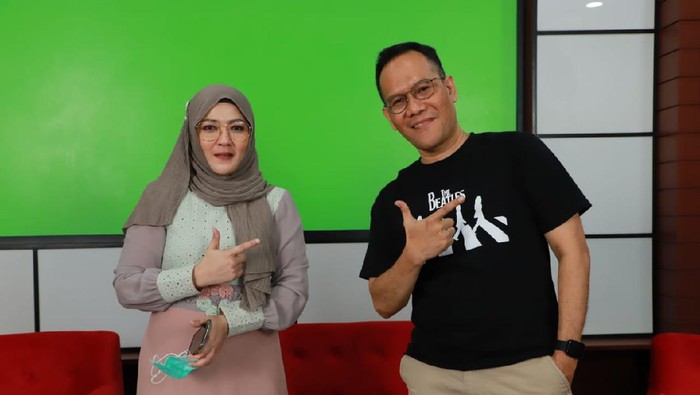 penggerak Jokowi Ahok Social Media Volunteers (Jasmev) Dyah Kartika Rini dan penggerak Relawan Ganti Presiden (RGP) Ari Saptono.