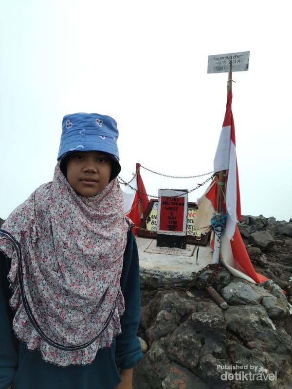 Foto 7 Jam Perjalanan Menggapai Puncak Gunung Marapi Foto 7 Jam Perjalanan Menggapai Puncak Gunung Marapi