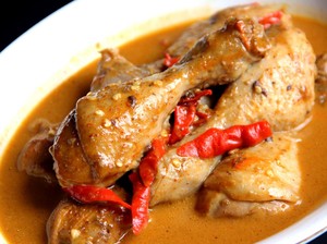 3 Resep Semur Ayam yang Manis Gurih Bumbunya Untuk Lauk Bekal