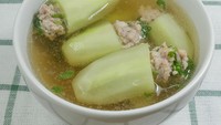 Selain dibuat lalapan, timun juga enak dibuat sup. Sup timun isi ayam cincang ini rasanya gurih sekaligus segar, cara membuatnya bisa dilihat di sini.Foto: iStock