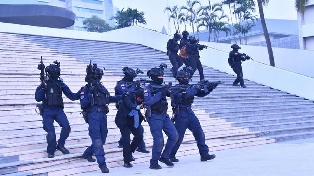 Dalam simulasinya, Satgultor TNI berhasil membebaskan sandera dalam keadaan selamat.