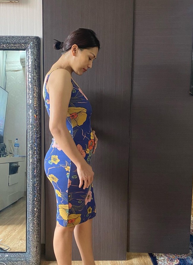 Tepat pada 25 Juni 2021, Tata Janeeta melahirkan putranya dengan Raden Brotoseno. Tata Janeeta sendiri menikah dengan Raden Brotoseno pada Oktober 2021. Tak lama setelahnya, dia lalu mengumumkan kabar kehamilannya. Foto: Instagram/@tatajaneetaofficial