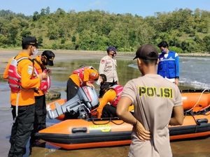 3 Pemancing Dihantam Ombak di Pantai Logending Kebumen, 1 Hilang