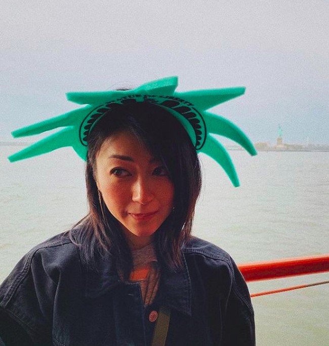 Utada Hikaru yang populer dengan lagu First Love itu mengumumkan bahwa dirinya adalah non-biner. Penyanyi asal Jepang itu tidak ingin lagi diidentifikasikan sebagai pria atau wanita. Foto: Instagram