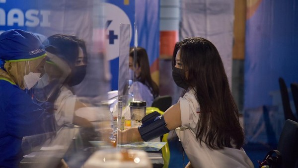 Rekor! Vaksinasi Corona di RI Tembus 1,3 Juta Per Hari