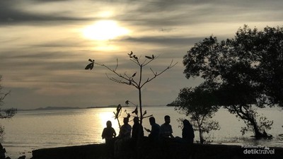 Foto: Sunset Cantik di Tanjung Pendam, Sayang Untuk Dilewatkan