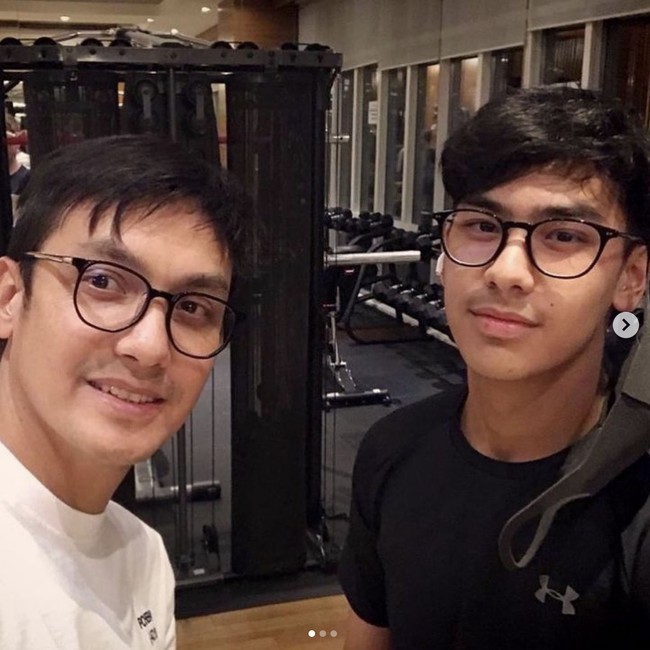 Cowok tampan bernama Khayru Hardikusumo ini adalah anak dari model dan bintang sinetron Gunawan. Khayru genap berusia 17 tahun pada tahun 2021. Foto: Instagram