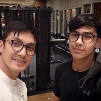 Cowok tampan bernama Khayru Hardikusumo ini adalah anak dari model dan bintang sinetron Gunawan. Khayru genap berusia 17 tahun pada tahun 2021. Foto: Instagram