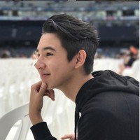 Bintang film dan serial televisi Nunu Datau dikenal memiliki wajah cantik memesona. Gen memesona itu pun diwariskannya pada sang anak, Bre Muhammad. Putra Nunu Datau ini wajah tampannya membuat netizen wanita terbuai. Foto: Instagram