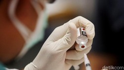 Arab Saudi menyetujui penggunaan dua vaksin COVID-19, Sinovac dan Sinopharm. Keputusan ini diambil mengacu pada studi ilmiah internasional.