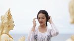 Foto Seksi Anya Geraldine Berkebaya Bali Disebut Jadi Pesona Indonesia